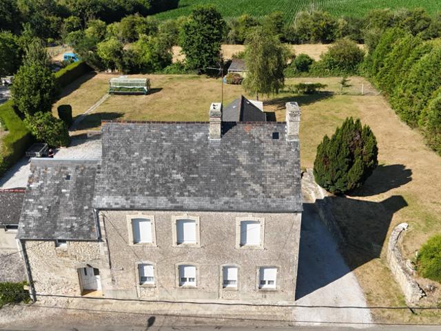 Maison en pierre 3 chambres garage grand jardin