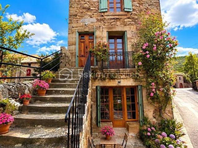 MAISON EN PIERRE