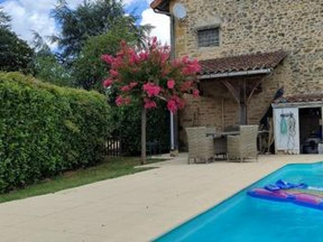Charmante Maison en pierre de 139 m² sh sur 2 niveaux offrant 4