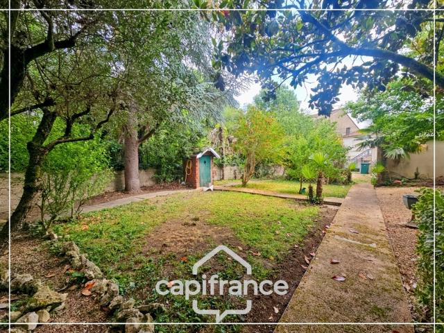 Maison en pierre, 4 chambres,jardin sans vis à vis, garage, commodités à pied