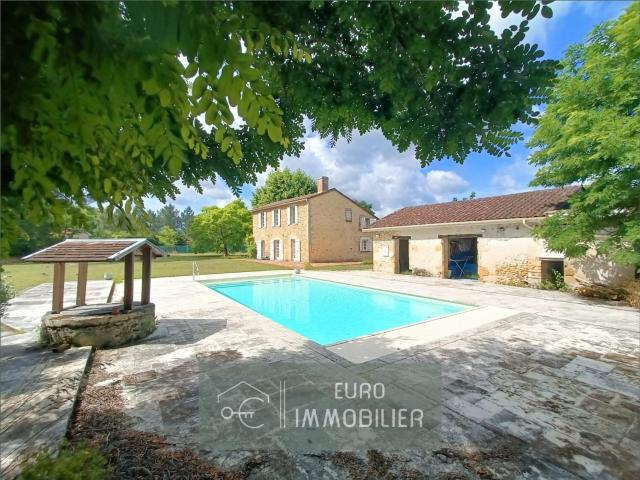 Maison en pierre, 5 chambres, deux dépendances, piscine, 570. 170m² Villandraut