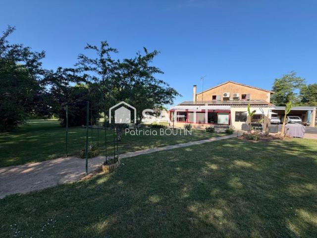 Maison en pierre 5 chambres + studio attenant et piscine avec jardin a lezay