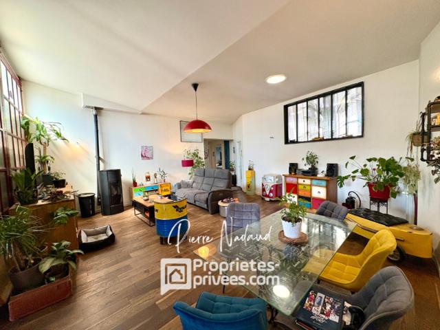 Maison en pierre 6 pièces 5 chambres sur la commune de Guîtres