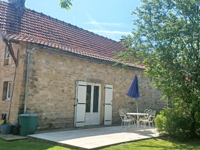 MAISON EN PIERRE