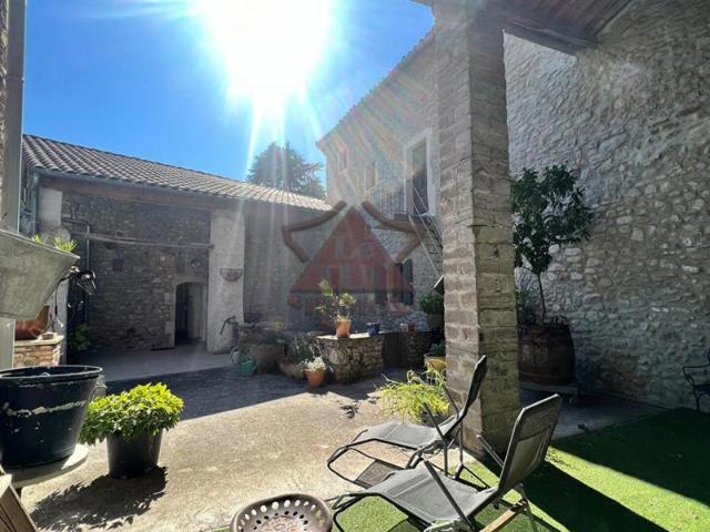 MAISON EN PIERRES