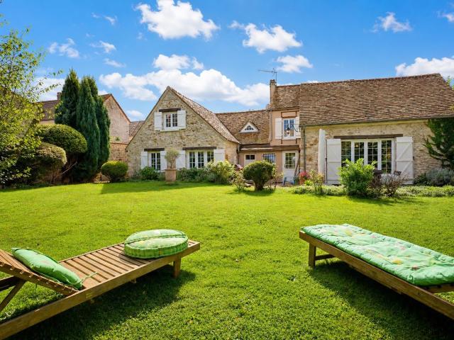 Bâtisse de charme en pierres 4 chambres 200 m2