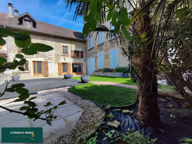 Maison en pierres 5 pièces 180 m2+ dépendances