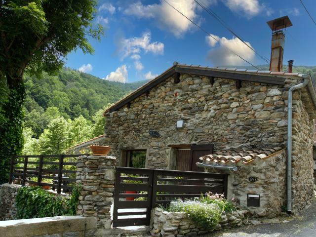 Maison en pierres 86 m2 avec terrasse