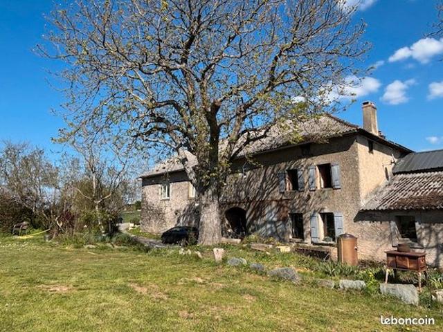 Maison en pierres 145 M2 avec jardin et dépendances