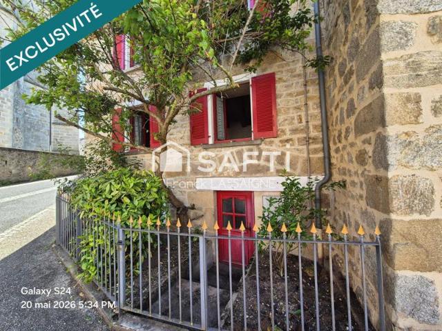 Maison en pierres 2 à 3 chambres. petite cour