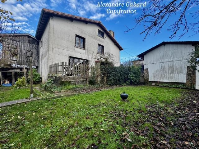 Maison en pierres 3 chambres Jardin 2 471 m² Dépendance