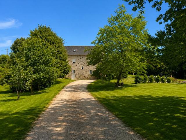 Maison en pierres T7 180 m² idéale Grande Famille ou Chamb. 180m² Sainte Féréole