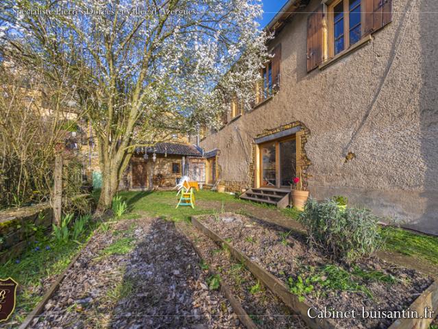 Maison en pierres à la rénovation écologique