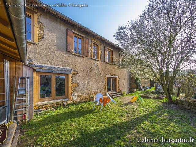 Maison en pierres à la rénovation écologique