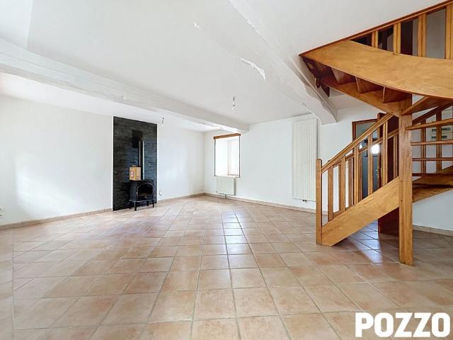 MAISON EN PIERRES A LOUER AVEC 3 CHAMBRES