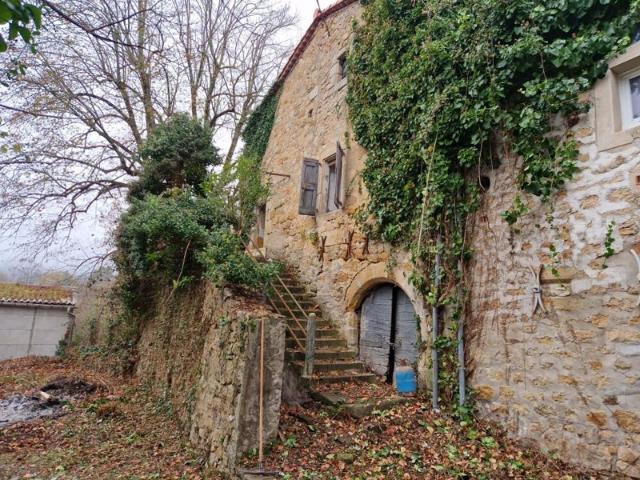 MAISON EN PIERRES A RESTAURER