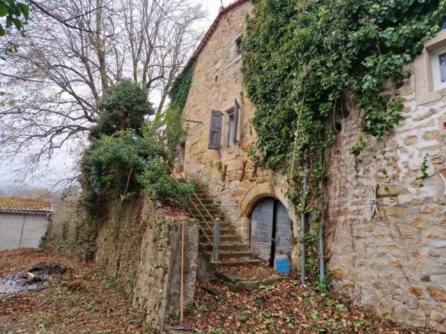 MAISON EN PIERRES A RESTAURER