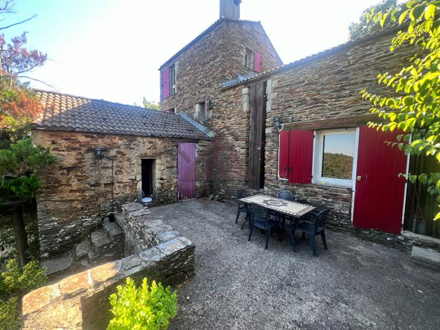 Maison en pierres avec magnifique vue