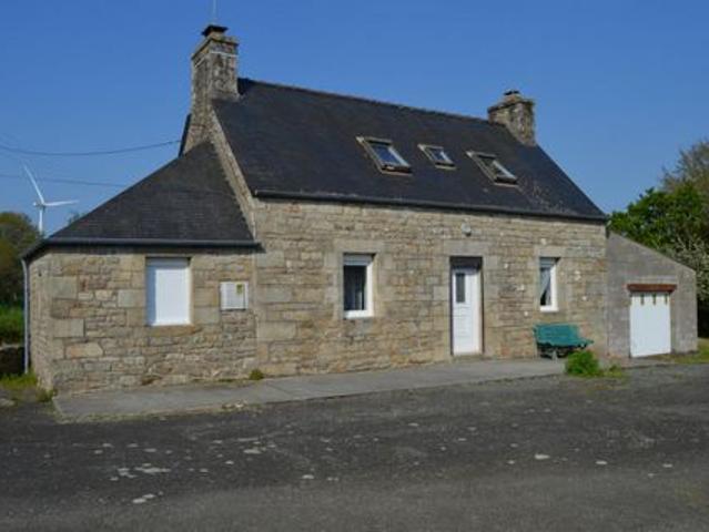 MAISON EN PIERRES AVEC ANNEXE