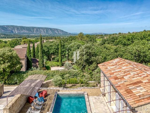 Maison en pierres avec piscine et gîte à vendre à Gordes 125m² Gordes