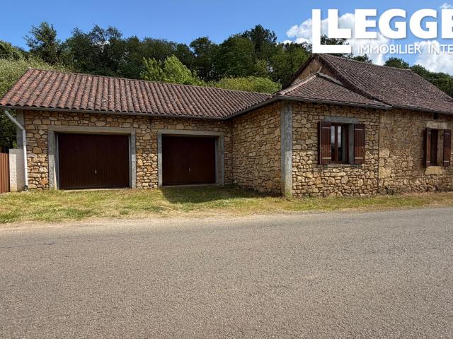 Maison en pierres avec 3 chambres et doubles garages, endroit calme proche du centre de Corgnac sur L'Isle