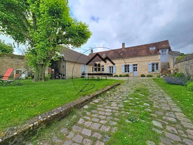 Maison en pierres avec 4 chambres et 1 bureau