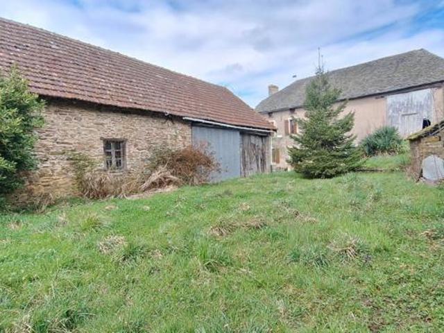 Maison en pierres de 91 m², avec dependances