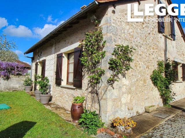 Maison en pierres de 130m2, avec 3 chambres, piscine sur un terrain de 1863m2