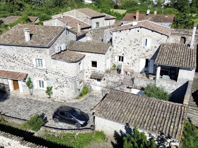 Maison en pierres de 242m2 à Baix