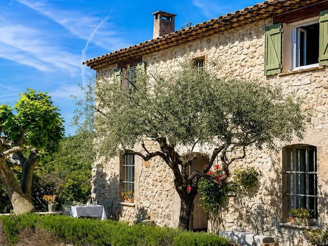 Maison en pierres du XVIIIe siècle à vendre à La Roquebrussan