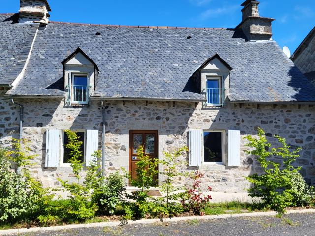 Maison en pierres mitoyenne d'un côté