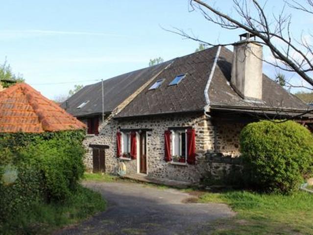 Maison en pierres Pleine nature avec ruisseau