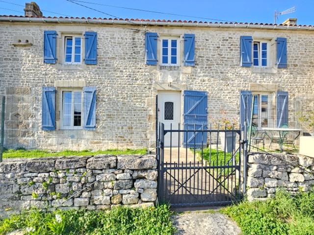 Maison en pierre proche Échiré