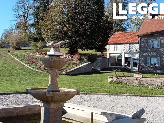 Maison en pierres rénovée avec dépendances près de Mautes, Creuse