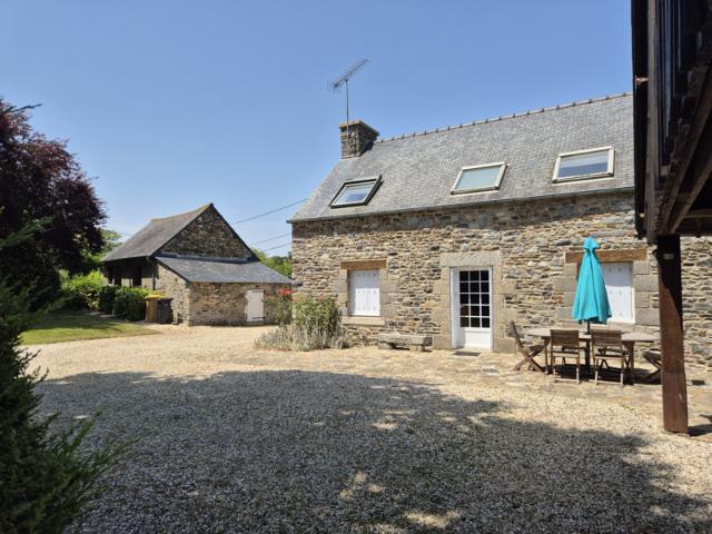Maison en pierres sous ardoises 5 chambres, double garage