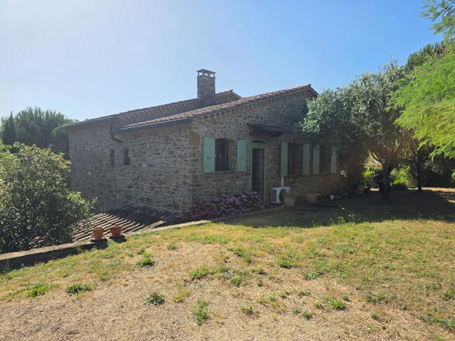 Maison en pierres sur terrain de 2250 m2