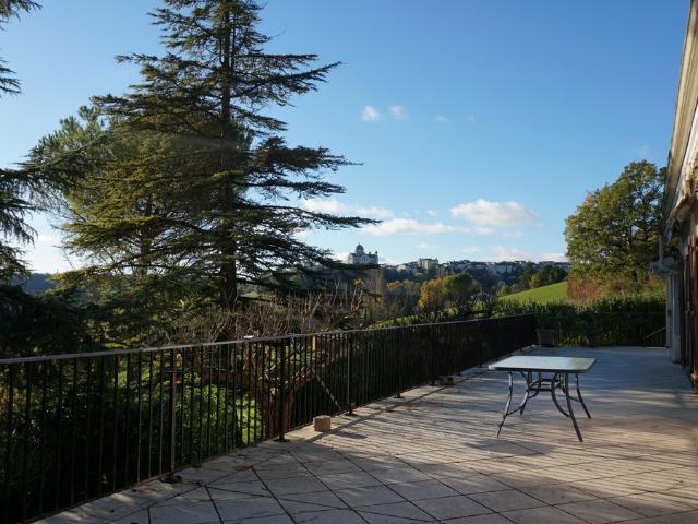 Maison en plain pied avec vue dominante