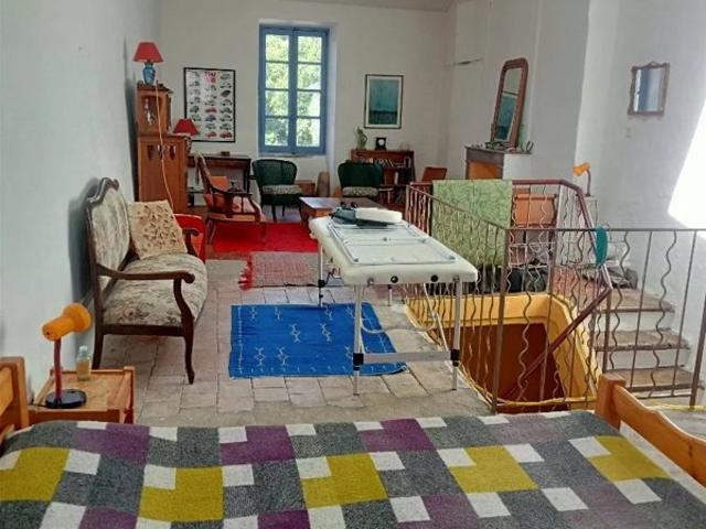Maison en plein cœur du village avec terrasse !