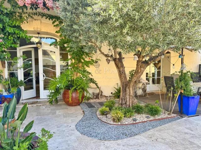Maison en plein coeur du village avec vue dominante 276m² Fabrègues
