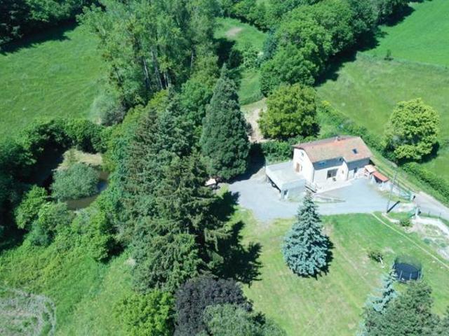 Maison en pleine nature sur un terrain arboré de 3551 m²