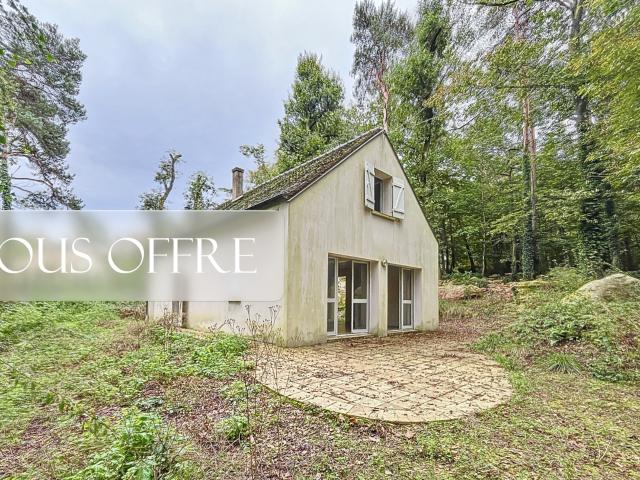 MAISON EN PLEINE FORET