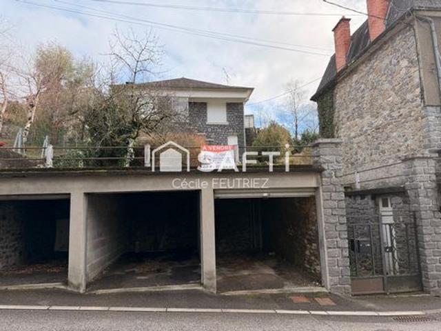 Maison en très bon état avec 4 garages