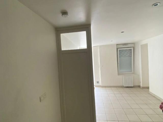 MAISON EN TRIPLEX DE TYPE F4 A LOUER EN HYPER CENTRE DE CHERBOURG