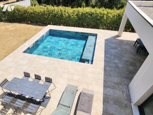 Maison en vente à Uchaux, Provence Alpes Côte d'Azur, 669000€