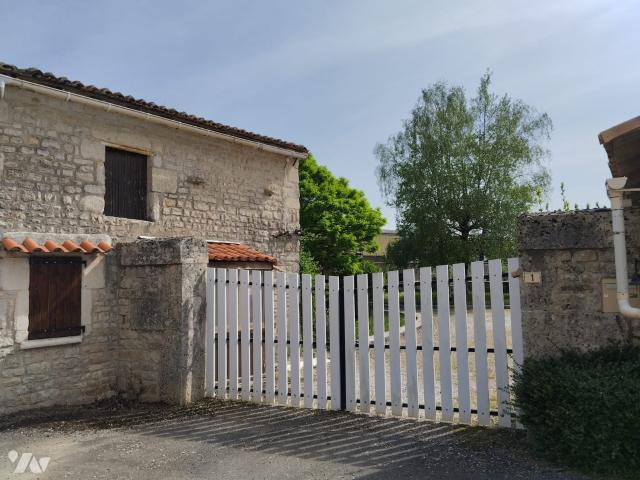 Maison en vente à Valdelaume, Nouvelle Aquitaine, 128400€