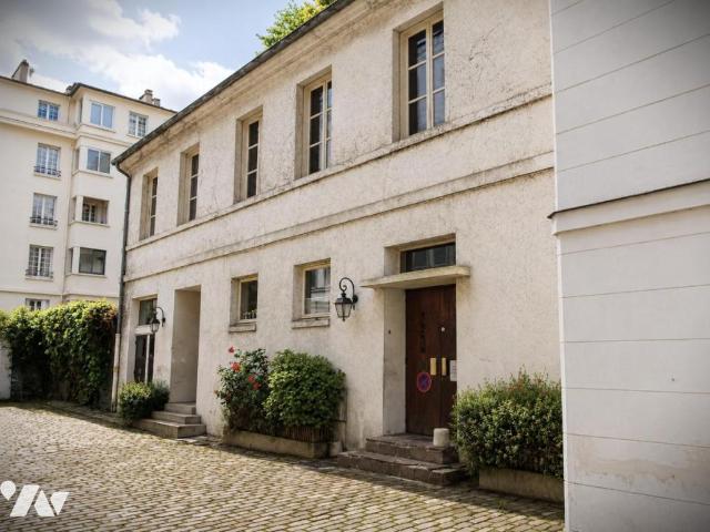 Maison en vente à Versailles, Île de France, 1690 €