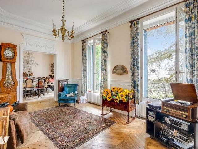 Maison en vente à Ville d'Avray, Île de France, 2008 €