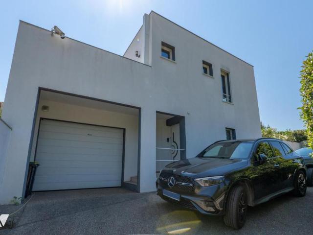 Maison en vente à Antibes, Provence Alpes Côte d'Azur, 1300 €
