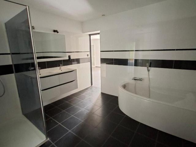 Maison en vente à Arnage, Pays de la Loire, 148200€