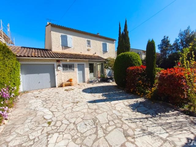 Maison en vente à Arles, Provence Alpes Côte d'Azur, 310000€